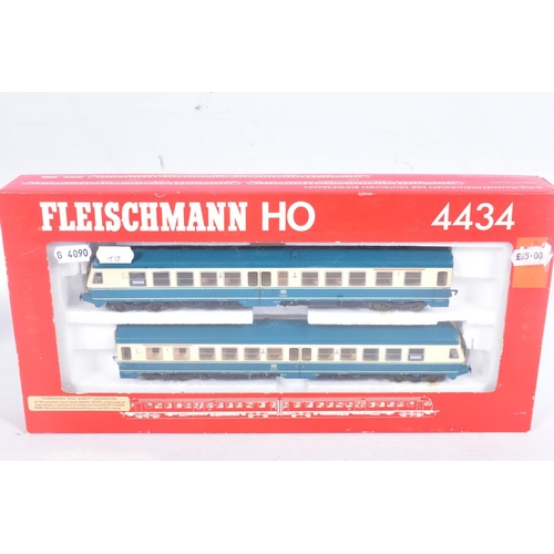 254 - A BOXED FLEISCHMANN HO GAUGE D.B. CLASS 614 TWO CAR DIESEL RAILCAR SET, No.4434, with a boxed centre... 