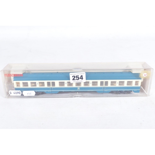 254 - A BOXED FLEISCHMANN HO GAUGE D.B. CLASS 614 TWO CAR DIESEL RAILCAR SET, No.4434, with a boxed centre... 