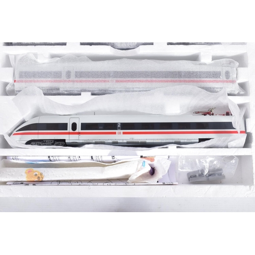 261 - A BOXED LIMA COLLECTION HO GAUGE D.B. ICE-T THREE CAR SET, No.L149933, with an additional two coach ... 