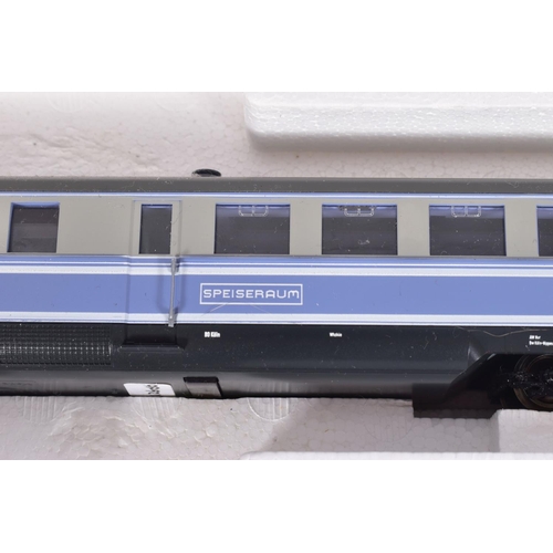 262 - A BOXED LILIPUT HO GAUGE D.B. SVT 06.110 THREE CAR DIESEL RAILCAR SET, No.126 00, all VG in damaged ... 