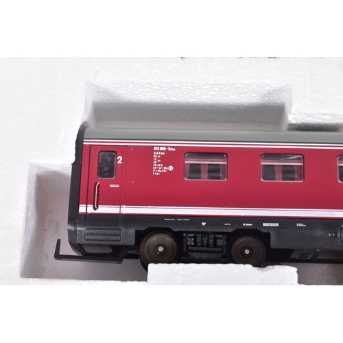 266 - A BOXED LIMA GOLDEN SERIES HO GAUGE D.B. CLASS 613 THREE CAR D.M.U. SET, No.149808, all EX in damage... 