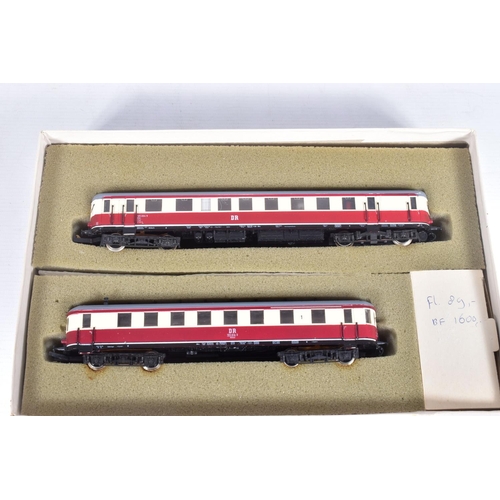 271 - A BOXED PIKO HO GAUGE D.R. CLASS VT 137 AND VT 145 RAILBUS SET, No.BR185 & BR195 (32/010), with a fu... 