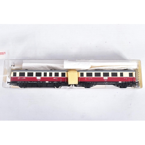 271 - A BOXED PIKO HO GAUGE D.R. CLASS VT 137 AND VT 145 RAILBUS SET, No.BR185 & BR195 (32/010), with a fu... 