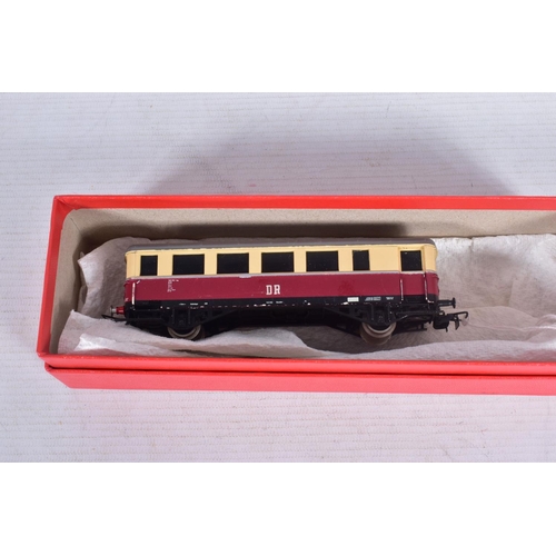 271 - A BOXED PIKO HO GAUGE D.R. CLASS VT 137 AND VT 145 RAILBUS SET, No.BR185 & BR195 (32/010), with a fu... 