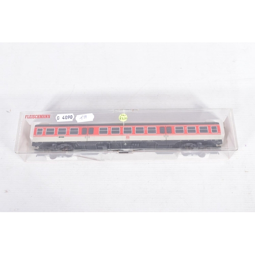 274 - A BOXED FLEISCHMANN HO GAUGE D.B. CLASS 614 TWO CAR DIESEL RAILCAR SET, No.4430, with one boxed and ... 