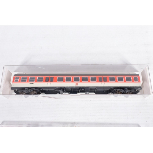 274 - A BOXED FLEISCHMANN HO GAUGE D.B. CLASS 614 TWO CAR DIESEL RAILCAR SET, No.4430, with one boxed and ... 