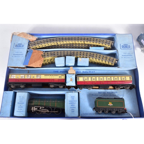 277 - A BOXED HORNBY DUBLO SILVER KING PASSENGER TRAIN SET, No.EDP11, comprising A4 class locomotive 'Silv... 