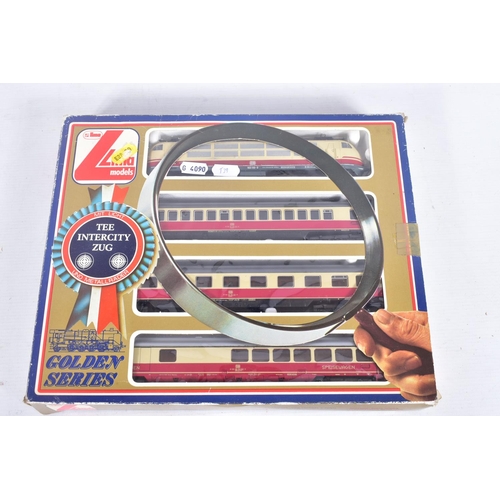 279 - A BOXED LIMA GOLDEN SERIES HO GAUGE D.B. T.E.E. INTERCITY ZUG SET, No.109728 G, comprising Class 103... 