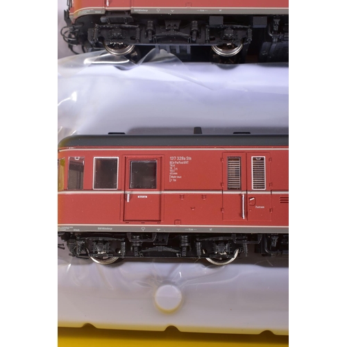 285 - A BOXED BRAWA HO GAUGE PAIR OF D.R.G. CLASS VT 137 STETTIN DIESEL RAILCARS, No.44180, both in good c... 