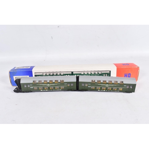 287 - FOUR BOXED SCHICHT HO GAUGE D.R. DOUBLE DECK ARTICULATED PASSENGER COACHES, No.426/879 (End Sections... 