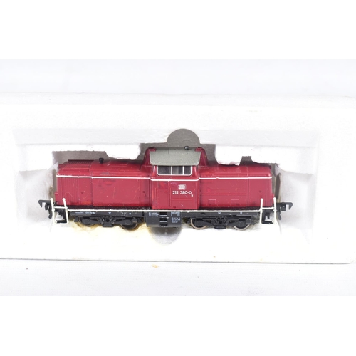 289 - FIVE BOXED HO GAUGE D.B. DIESEL LOCOMOTIVES, Fleischmann Class 211 (1382), Class 212 (4230), Class 2... 