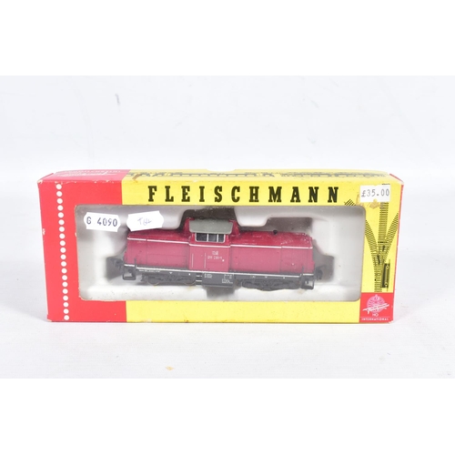 289 - FIVE BOXED HO GAUGE D.B. DIESEL LOCOMOTIVES, Fleischmann Class 211 (1382), Class 212 (4230), Class 2... 