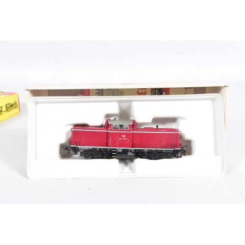 289 - FIVE BOXED HO GAUGE D.B. DIESEL LOCOMOTIVES, Fleischmann Class 211 (1382), Class 212 (4230), Class 2... 