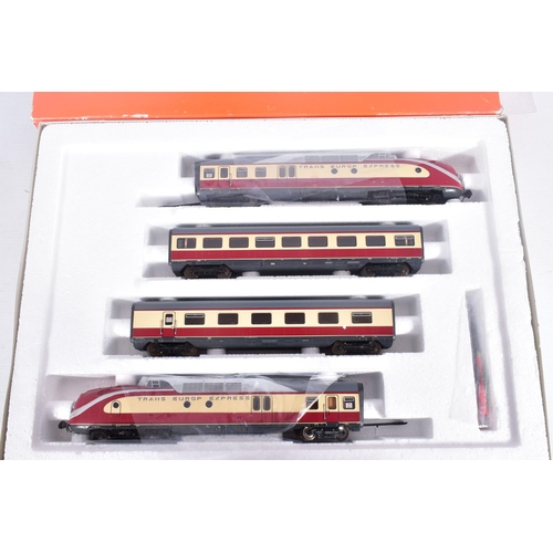 291 - A BOXED ROCO HO GAUGE D.B. BR 601 (VT 11.5) T.E.E. FOUR CAR DIESEL SET, No.43011, with the three car... 