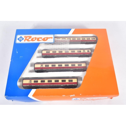 292 - A BOXED ROCO HO GAUGE D.B. BR 601 FOUR CAR DIESEL SET, No.43012, with the four carriage expansion se... 