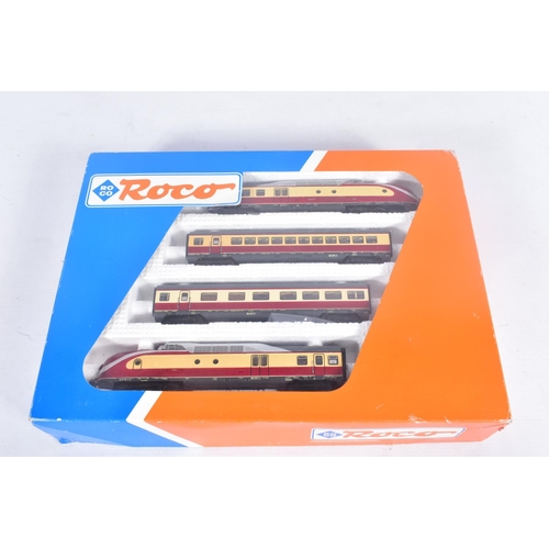 292 - A BOXED ROCO HO GAUGE D.B. BR 601 FOUR CAR DIESEL SET, No.43012, with the four carriage expansion se... 