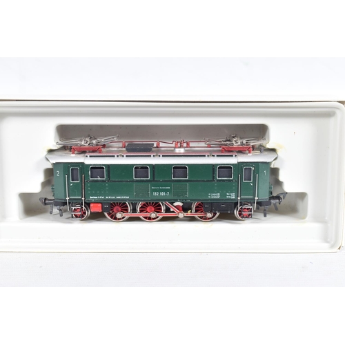 299 - TWO BOXED FLEISCHMANN HO GAUGE D.B. ELECTRIC LOCOMOTIVES, Class 119 (431901) and Class BR 132 (4369)... 