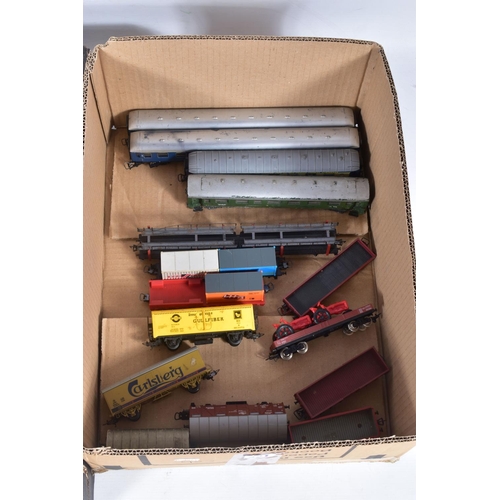 301 - A QUANTITY OF BOXED AND UNBOXED HO GAUGE ROLLING STOCK, mixture of passenger and freight stock, boxe... 