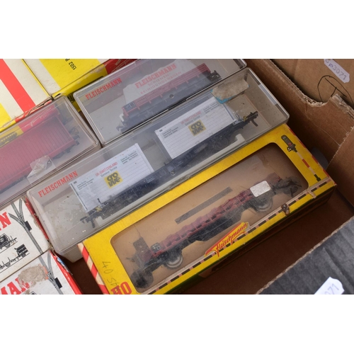 301 - A QUANTITY OF BOXED AND UNBOXED HO GAUGE ROLLING STOCK, mixture of passenger and freight stock, boxe... 