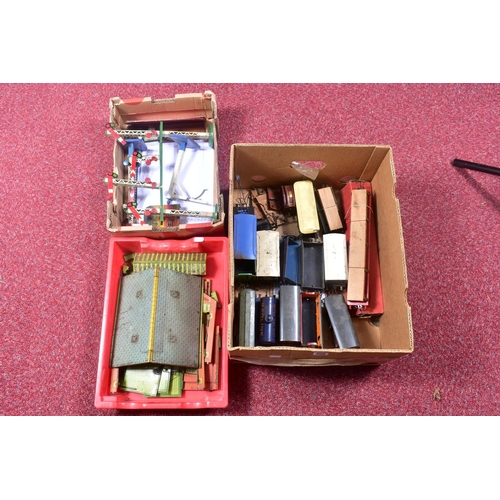 305 - A QUANTITY OF UNBOXED AND ASSORTED MAINLY HORNBY O GAUGE MODEL RAILWAY ITEMS,  to include No.1 Petro... 