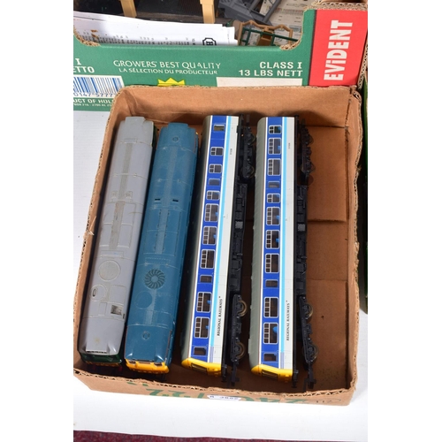 307 - A QUANTITY OF UNBOXED AND ASSORTED OO GAUGE MODEL RAILWAY ITEMS, to include Lima class 101 2 car DMU... 