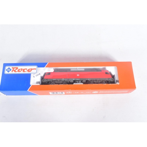 319 - TWO BOXED ROCO HO GAUGE D.B. ELECTRIC LOCOMOTIVES, Class 181, No.43693, Class 182, No.63685, both EX... 