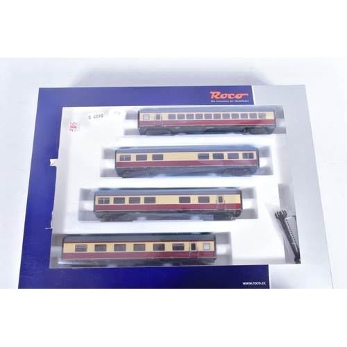 320 - A BOXED ROCO HO GAUGE D.B. BR 602 FOUR CAR GAS TURBINE SET, No.63105, with the four carriage expansi... 