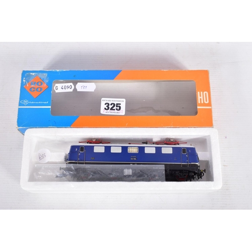 325 - FOUR BOXED ROCO HO GAUGE D.B. ELECTRIC LOCOMOTIVES, Class E41, No.43636, Class 112, No.04138S, Class... 