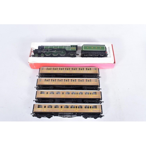 336 - A PART BOXED CLASS A3 LOCOMOTIVE AND TENDER, 'Flying Scotsman' No.4472, L.N.E.R. green livery (R398)... 