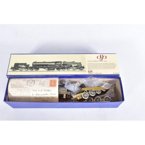 345 - A BOXED PART CONSTRUCTED DJH OO GAUGE WHITEMETAL KIT OF AN L.N.E.R. GARRATT 2-8-0 + 0-8-2 LOCOMOTIVE... 