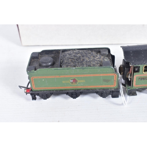 356 - A BOXED HORNBY DUBLO CASTLE CLASS LOCOMOTIVE, 'Cardiff Castle' No.4075, B.R. lined green livery (222... 