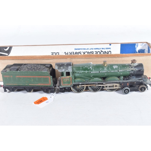 357 - TWO BOXED HORNBY DUBLO LOCOMOTIVES, Castle Class (Bristol Castle) missing nameplates No.7013, lined ... 