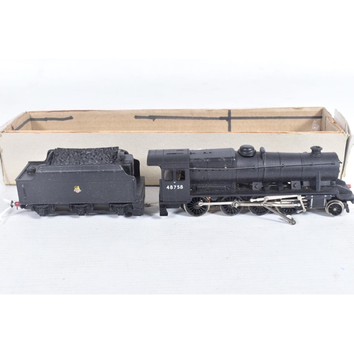 357 - TWO BOXED HORNBY DUBLO LOCOMOTIVES, Castle Class (Bristol Castle) missing nameplates No.7013, lined ... 