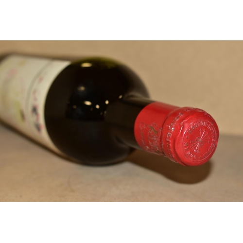 271 - CHATEAU MOUTON ROTHSCHILD 1952, 1er Cru Classe, cette bouteille porte le no. 004,689, fill level mid... 