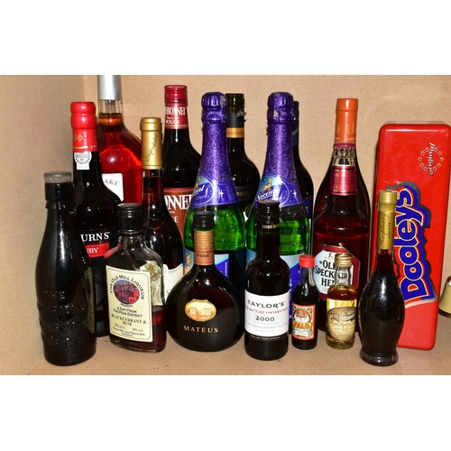 276 - ALCOHOL, Twenty-one bottles of mixed alcohol (including miniatures) comprising Blended Whiskies, War... 