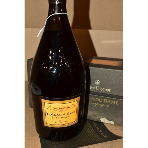 277 - VEUVE CLICQUOT 'LA GRANDE DAME' 1990 Brut Champagne 12.5% vol, 750ml, fill level 4cm below bottom of... 