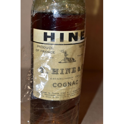 291 - HINE GRANDE CHAMPAGNE COGNAC 1914, 70% proof, fill level 11cm from top, seal intact, original cellop... 