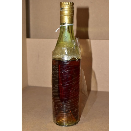 291 - HINE GRANDE CHAMPAGNE COGNAC 1914, 70% proof, fill level 11cm from top, seal intact, original cellop... 