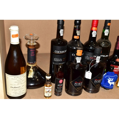 320 - NON-VINTAGE PORT, seven bottles of Port comprising two bottles of Cockburn's Special Reserve, 75cl a... 