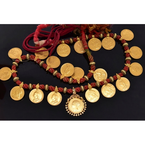 24 - A SOVEREIGN COIN NECKLACE, designed as a series of twenty one full sovereign coins, each sovereign m... 