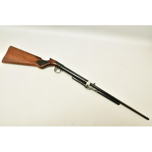 323 - AN ANTIQUE CLASSED .177  B.S.A. LIGHT PATTERN AIR RIFLE, serial number L32631, fitted with a 17  bar... 