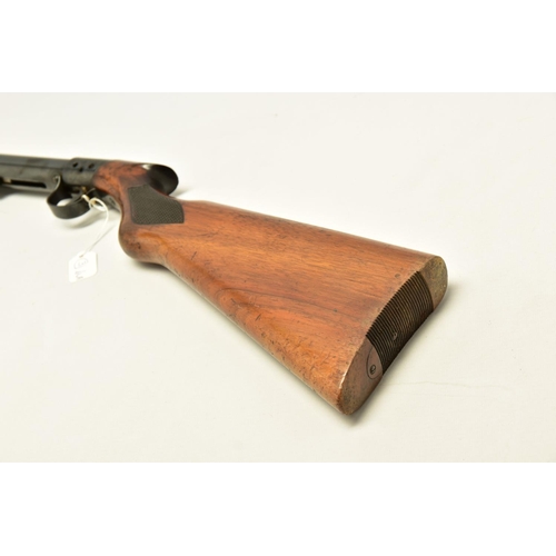 323 - AN ANTIQUE CLASSED .177  B.S.A. LIGHT PATTERN AIR RIFLE, serial number L32631, fitted with a 17  bar... 