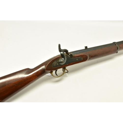 324 - AN ANTIQUE 11 BORE 3 BAND PERCUSSION SMOOTH BORE MUSKET BASED ON THE DESIGN OF THE P53 ENFIELD RIFLE... 