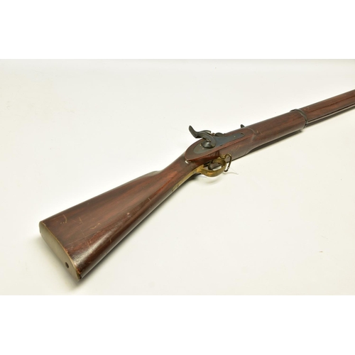 324 - AN ANTIQUE 11 BORE 3 BAND PERCUSSION SMOOTH BORE MUSKET BASED ON THE DESIGN OF THE P53 ENFIELD RIFLE... 