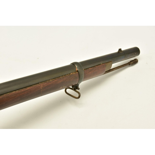 324 - AN ANTIQUE 11 BORE 3 BAND PERCUSSION SMOOTH BORE MUSKET BASED ON THE DESIGN OF THE P53 ENFIELD RIFLE... 