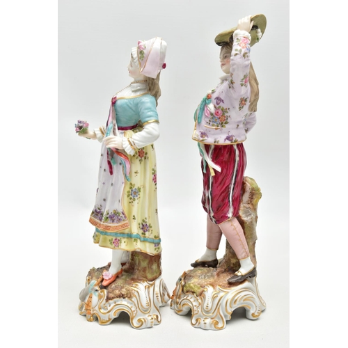 124 - A PAIR OF LATE 19TH / EARLY 20TH CENTURY CONTINENTAL PORCELAIN FIGURES OF LADY AND GENTELMAN GARDENE... 