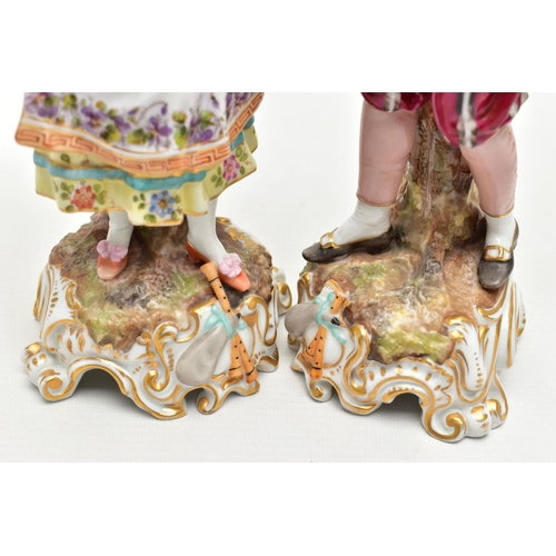 124 - A PAIR OF LATE 19TH / EARLY 20TH CENTURY CONTINENTAL PORCELAIN FIGURES OF LADY AND GENTELMAN GARDENE... 