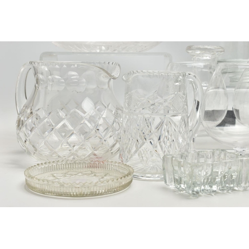 152 - A GROUP OF CUT CRYSTAL AND GLASSWARE, comprising five cut crystal whisky glasses, five cut crystal w... 