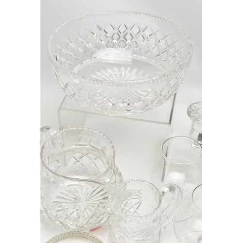 152 - A GROUP OF CUT CRYSTAL AND GLASSWARE, comprising five cut crystal whisky glasses, five cut crystal w... 