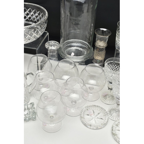 152 - A GROUP OF CUT CRYSTAL AND GLASSWARE, comprising five cut crystal whisky glasses, five cut crystal w... 